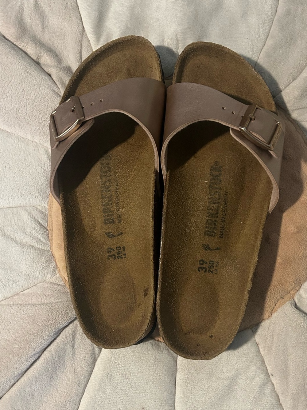 Birkenstock Single Strap Sandals in Mauve Pink
